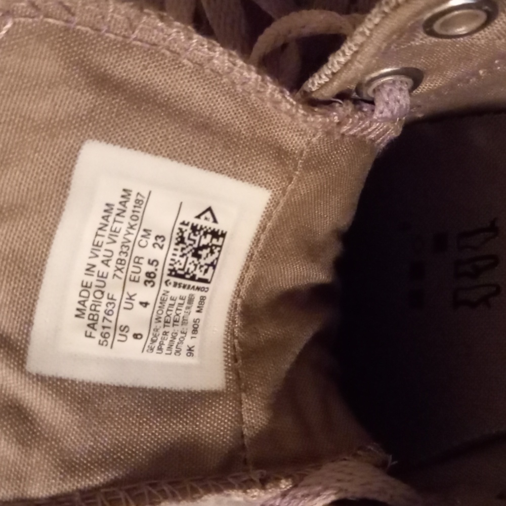 Converse - Picture 2 of 4